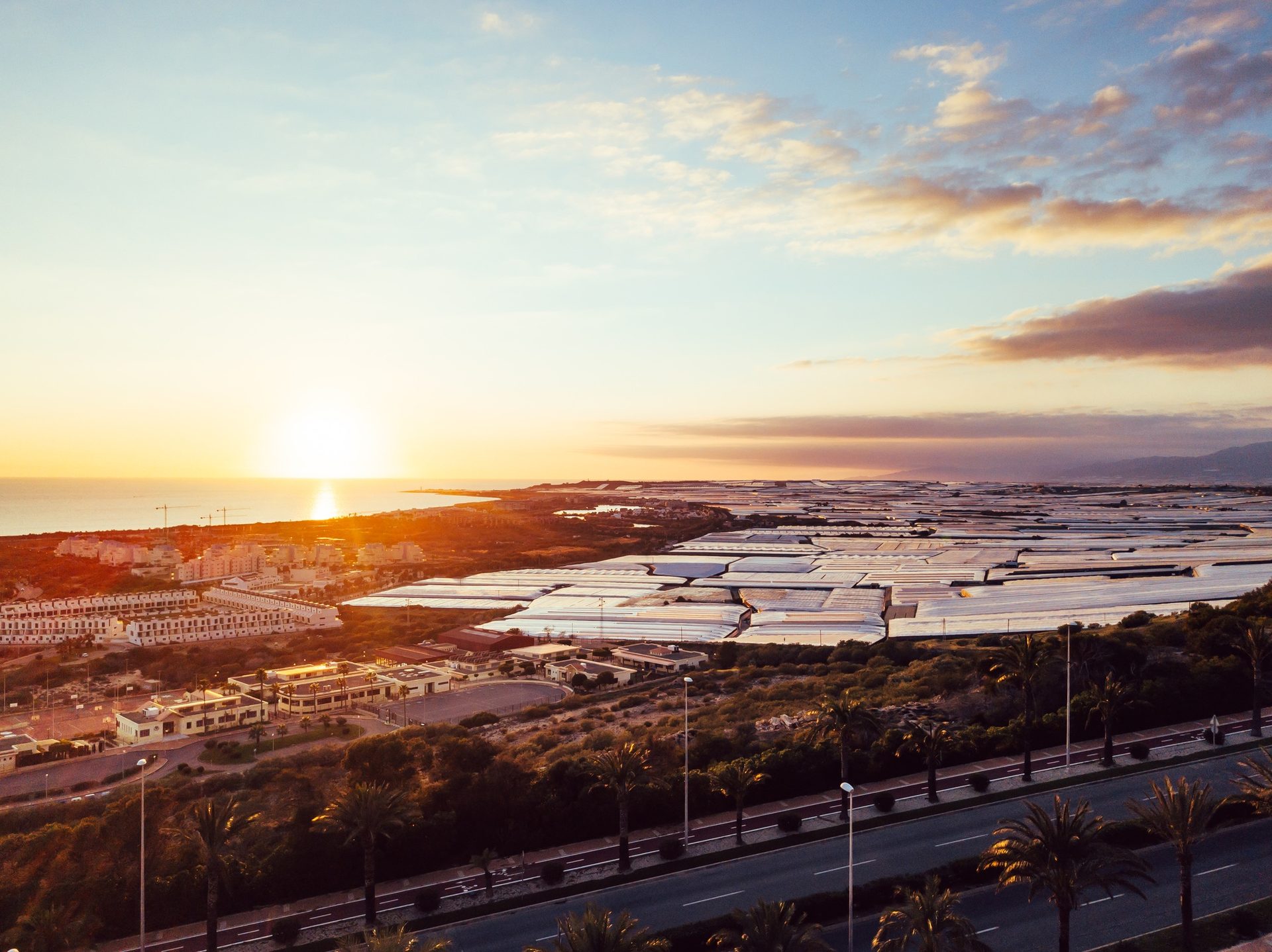 Vista aérea de Almerimar, en El Ejido, al atardecer