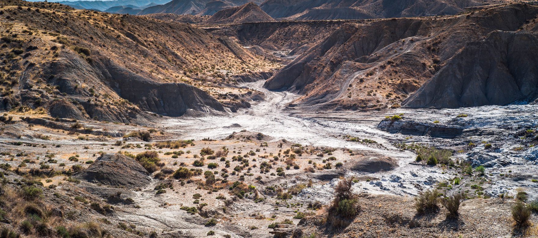 Paisaje árido del interior de la provincia de Almería visto desde el aire